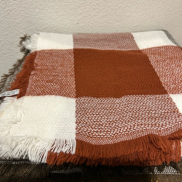 Riah Fashion Rust and Cream Plaid Throw Blanket - Picture 2 of 6